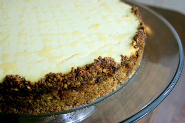 Cheesecake αλλιώτικο: όπου μπισκότο, βάλε φιστίκια