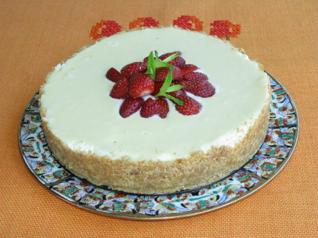 Cheesecake με μυζήθρα και φράουλες