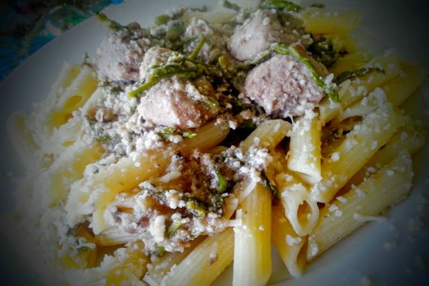 Χοιρινό με αγριοσπάραγγα και πένες