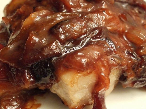 Χοιρινό με δαμάσκηνα και κυδώνια της γιαγιάς Μαρίκας