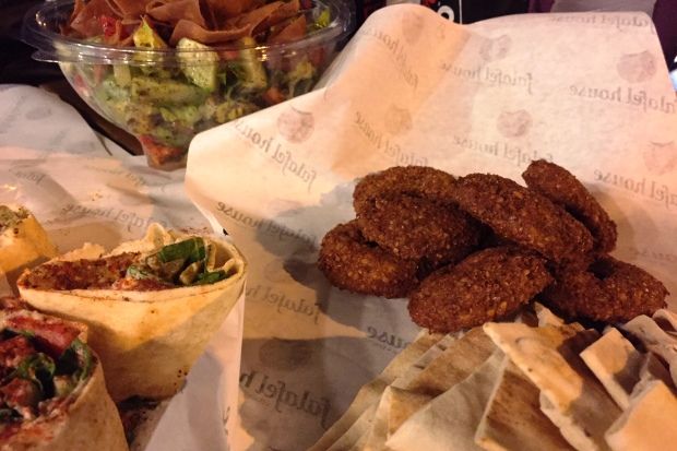 Χούμους και ρεβυθοκεφτέδες, Falafel House