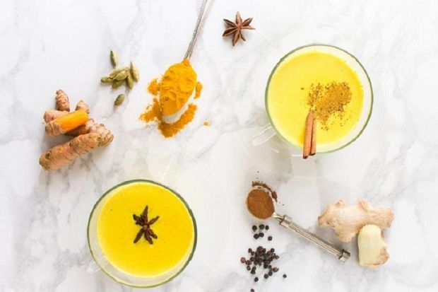 «Χρυσό γάλα», ένα φυσικό τονωτικό με κουρκουμά