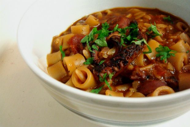 Χταπόδι ραγού με ζυμαρικά