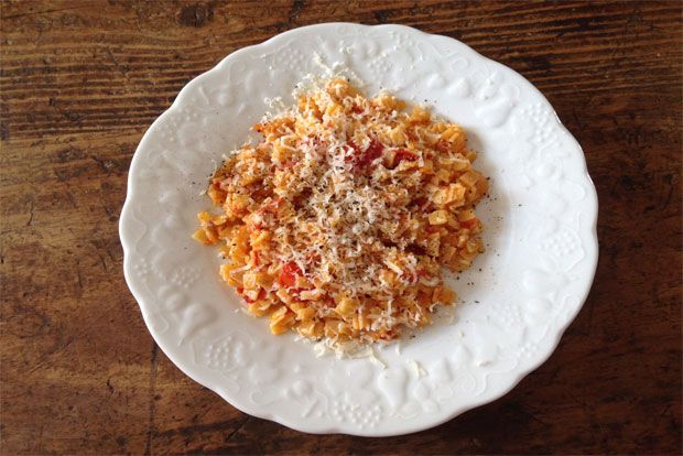 Χυλοπιτάκι με σάλτσα ντομάτα, της τεμπέλας