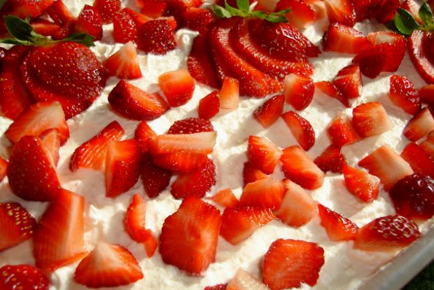 Εκμέκ καταΐφι με φράουλες