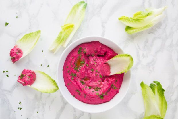 Eντυπωσιακό χούμους με ταπεινά… παντζάρια