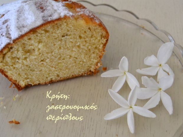 Εύκολο κέικ με βανίλια και ανθόνερο