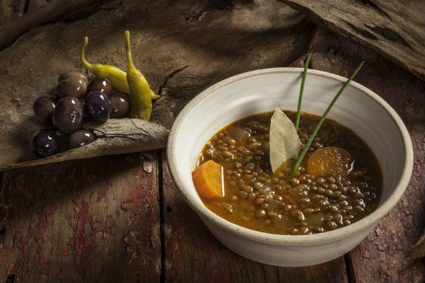 Φακές σούπα με δαμάσκηνα, όπως στη Σκόπελο