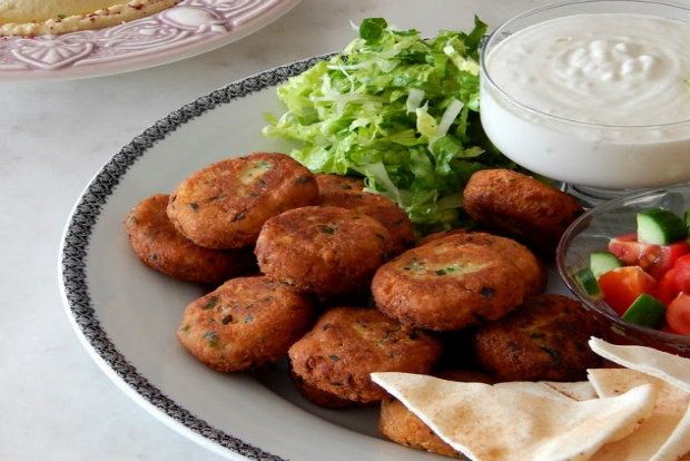 Φαλάφελ με δροσερή σάλτσα ταχίνι