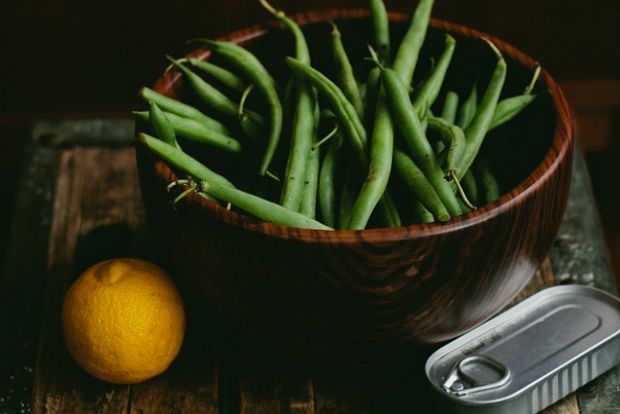 Φουλ του φασολιού: και τραγανή και χορταστική σαλάτα