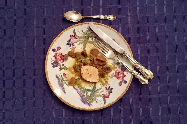 Γαλοπούλα φιλέτο με κάστανα και πιπεριές