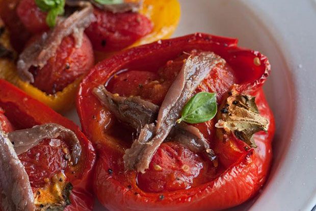 Γεμιστά αλλιώτικα ΙΙ: ντομάτες μέσα σε πιπεριές