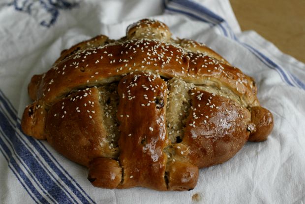 Γευστικές αναμνήσεις: Κουλούρα βαμμένη με αίμα