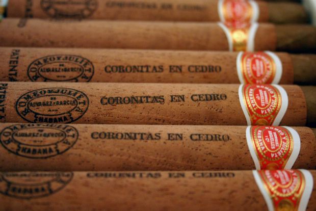 Γευστικές αναμνήσεις: πούρα και κονιάκ στο Σαβόι