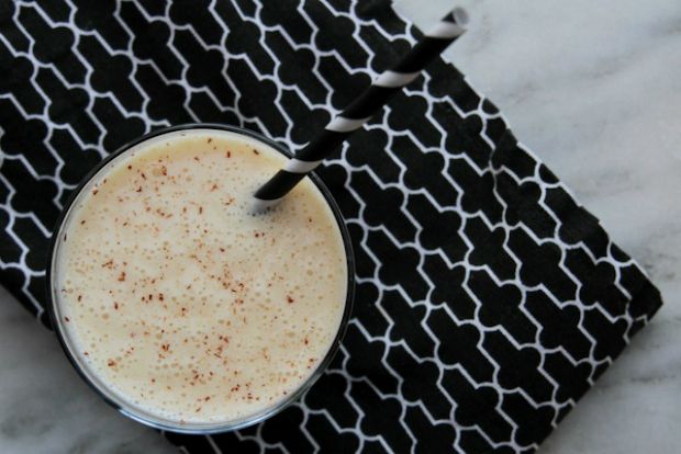 Γιαούρτι, μέλι, μπανάνα: κουτάλι ή καλαμάκι;