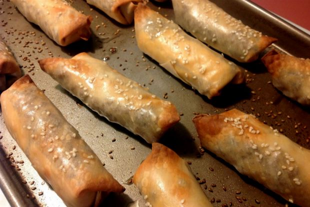 Γιορτινά: κρεατοπιτάκια με φύλλο ζέας