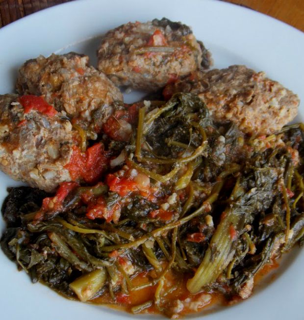 Γιουβαρλάκια της εποχής: με χόρτα γιαχνερά