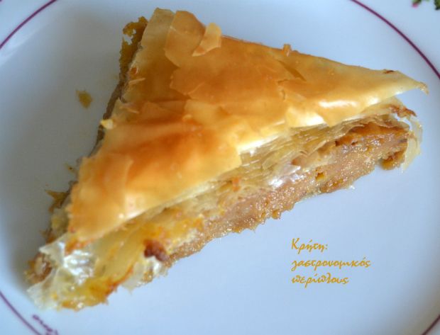 Γλυκιά κολοκυθόπιτα με μέλι και καρύδια