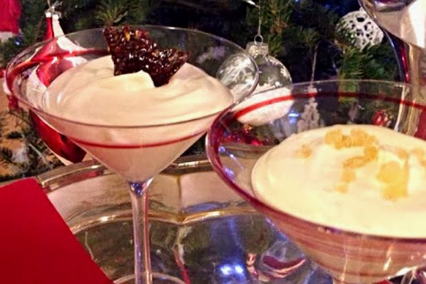 Γλυκοκαυτερή μους με λευκή σοκολάτα