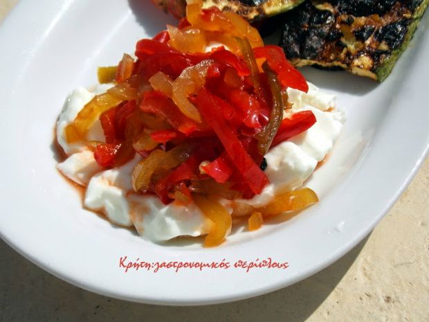 Γλυκόξινες πιπεριές τουρσί