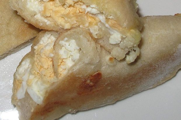 Guruli Gvezeli: Πιτάκια με τυριά και βραστά αυγά