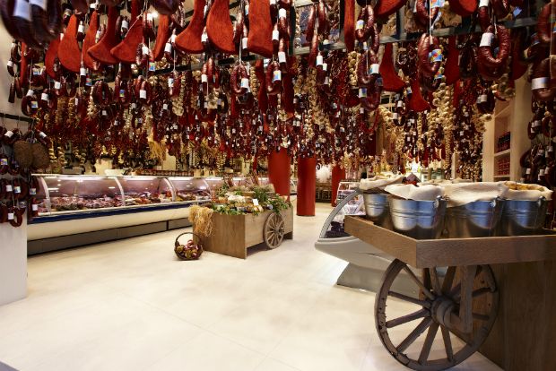 H ιστορία του παστουρμά σε ένα αθηναϊκό στενό!