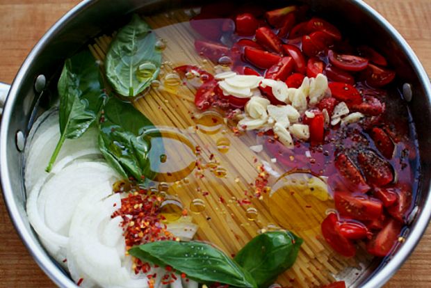 Η μακαρονάδα της Πέμπτης: όλα σε ένα