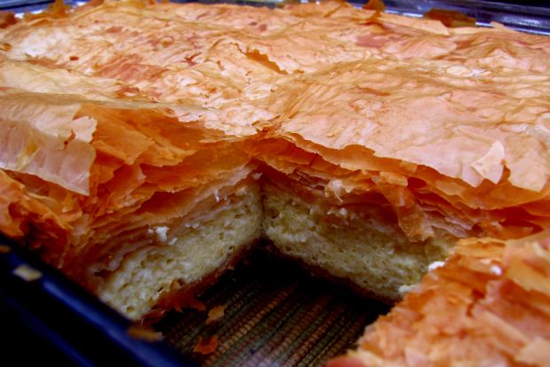 Η τυρόπιτα θέλει το ουζάκι της