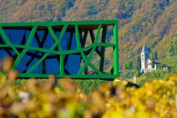 Ιταλική αρχιτεκτονική και κρασί: Cantina Tramin