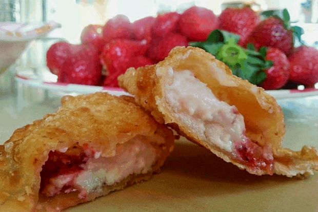 Καλιτσούνια ανοιξιάτικα: μυζήθρα, δυόσμος, φράουλες