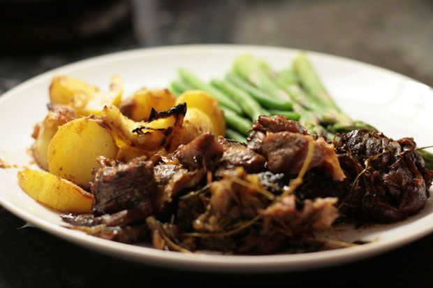 Κατσικάκι στο φούρνο, μοσχοβολιστό