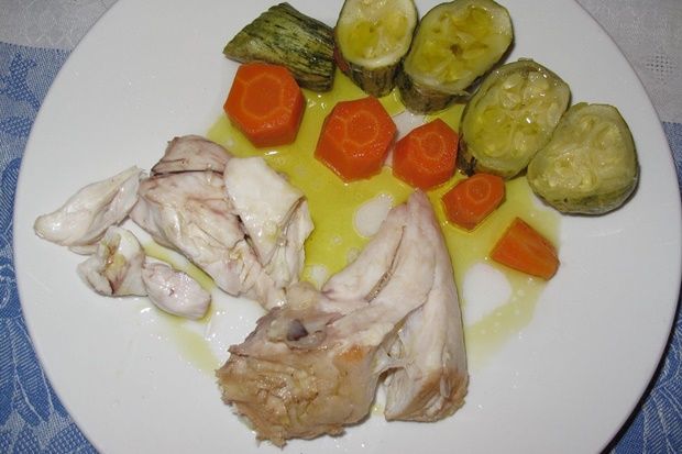 Κεφάλι συναγρίδας βραστό με λαχανικά