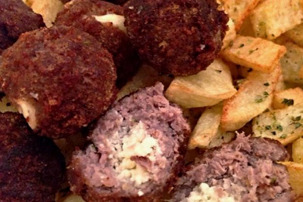 Κεφτέδες ακόμα πιο νόστιμοι: γεμιστοί με τυρί