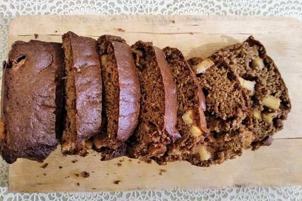 Κέικ με μήλα, αλεύρι ζέας και στέβια