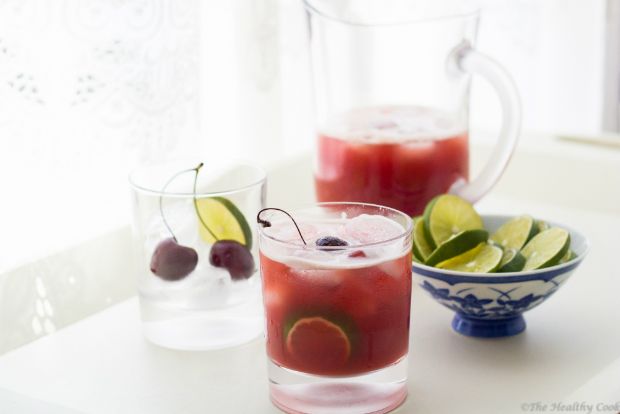 Κεράσια και λάιμ με πάγο στο μπλέντερ