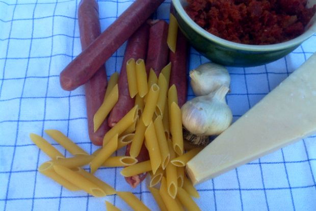 Κι η Τσικνοπέμπτη έχει μακαρονάδα: με λουκάνικο