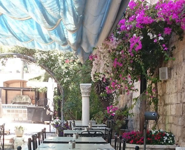 Κίμπε και φαλάφελ στο τείχος των Ιεροσολύμων