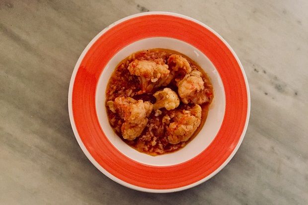 Κοκκινιστό κουνουπίδι με ρύζι