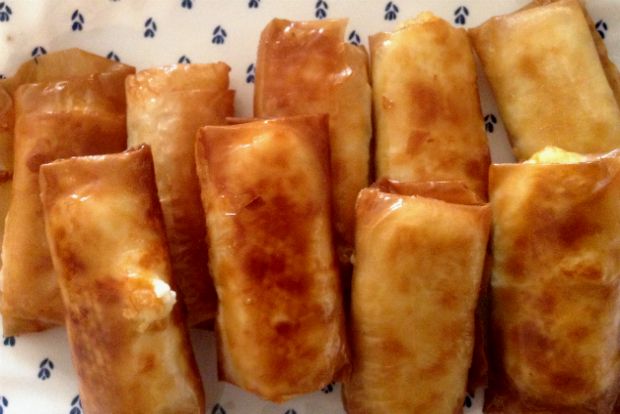 Κολατσιό στην αυλή: τυροπιτάκια της γιαγιάς