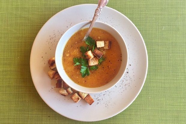 Κολοκυθόσουπα με μήλο, μπέικον και τζίντζερ