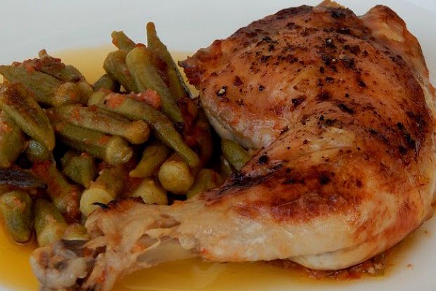 Κοτόπουλο με μπάμιες και περισσή μαστοριά