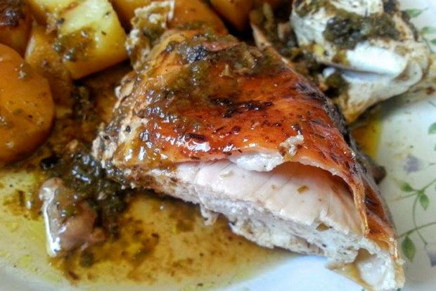 Κοτόπουλο με πέστο πιπεριάς και πετιμέζι