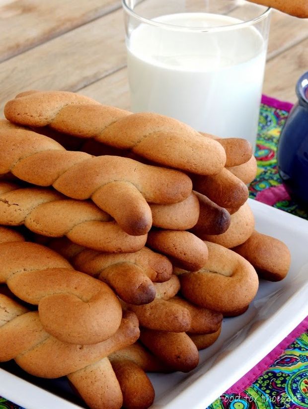 Κουλουράκια κανέλας σε ρετρό κοτσίδες