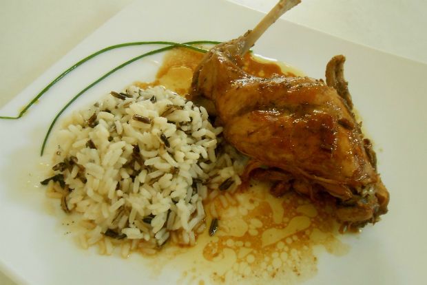 Κουνέλι κατσαρόλας γεμάτο αρώματα