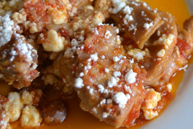 Κουνέλι «ζακυνθινό» με κρητικά τυριά