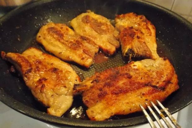 Κρασάτες πανσέτες στο τηγάνι