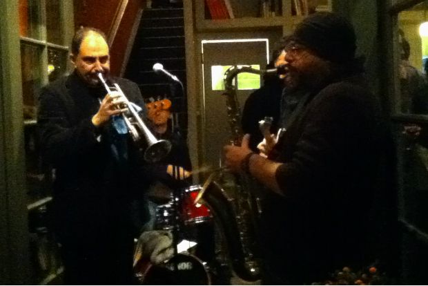 Κρασί, πίτσα και Ζαν Ρενό