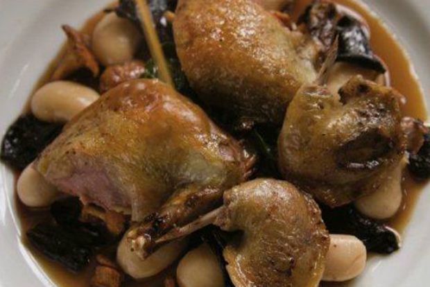 Κυνήγι γιορτινό III: πιτσούνια με τα συνοδευτικά τους