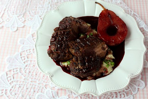 Κυνήγι γιορτινό: πάπια με κρασί και αχλάδια