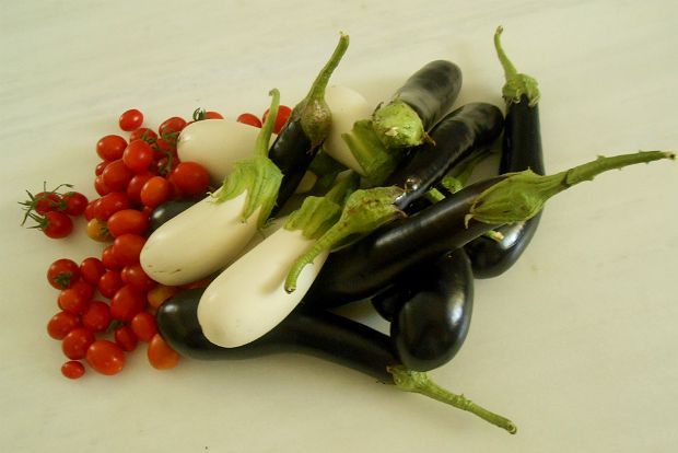 Κυριακάτικο τραπέζι με φίλους καλούς